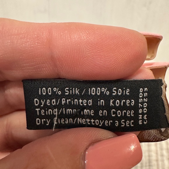 Jones New York Silk Scarf 20.5” Square Geometric Neutral Print Tan Black Browns - Picture 5 of 10